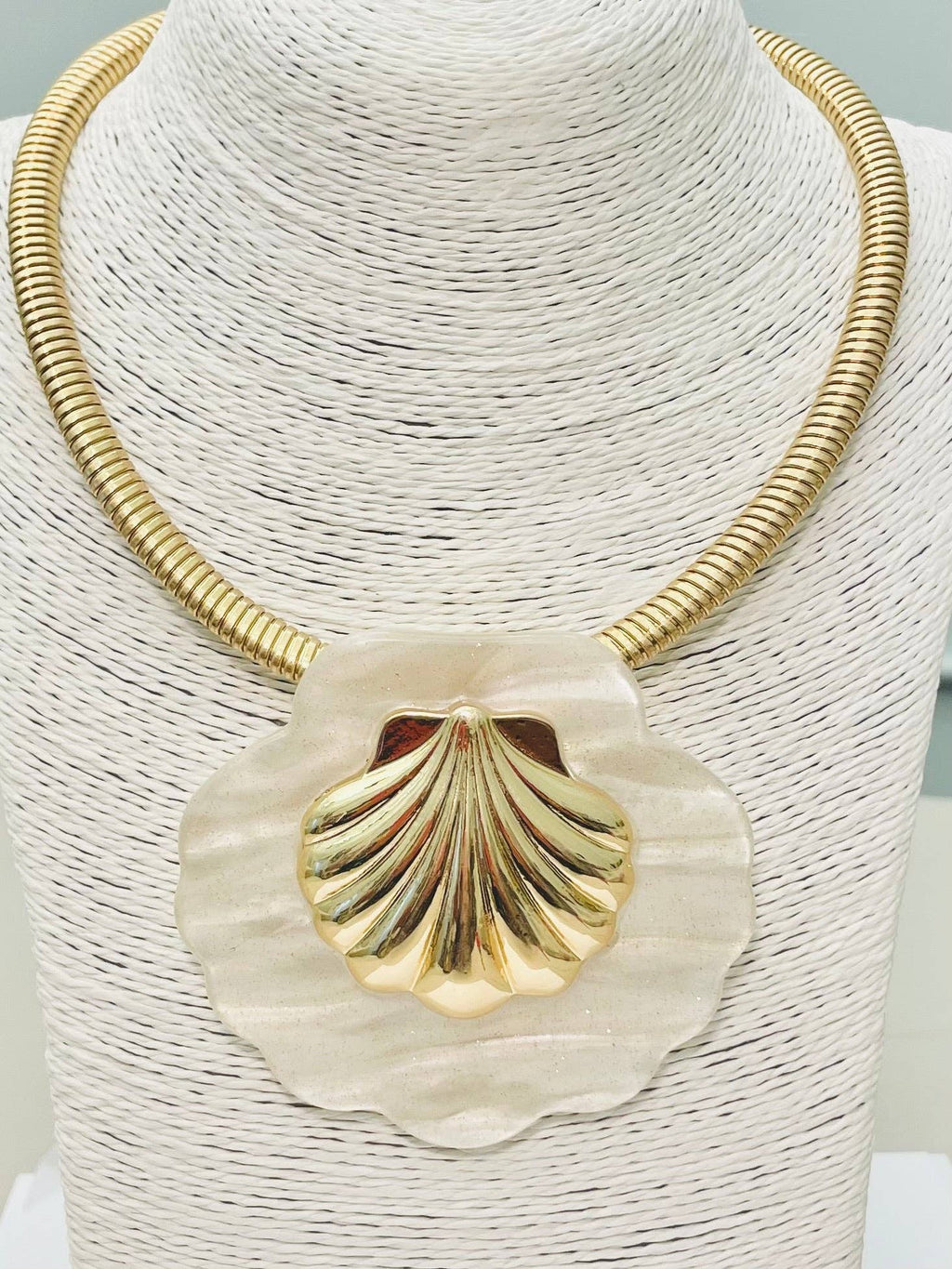 Pearl White Shell Collar Necklace